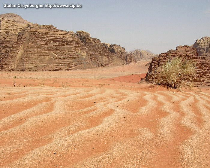 Wadi Rum Lawrence of Arabia was right, the Wadi Rum is one of most beautiful deserts of the world. After a walk through the Rakabat canyon we arrive at the magnificent red sand dunes. Stefan Cruysberghs